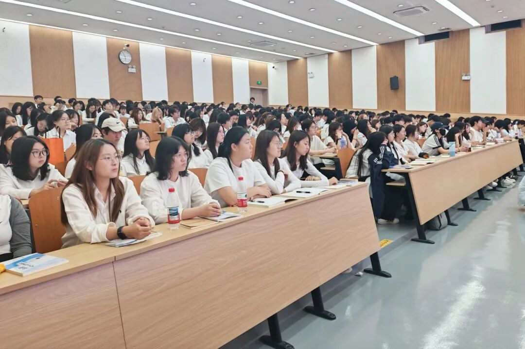 持续深化新发展团员的思想政治引领