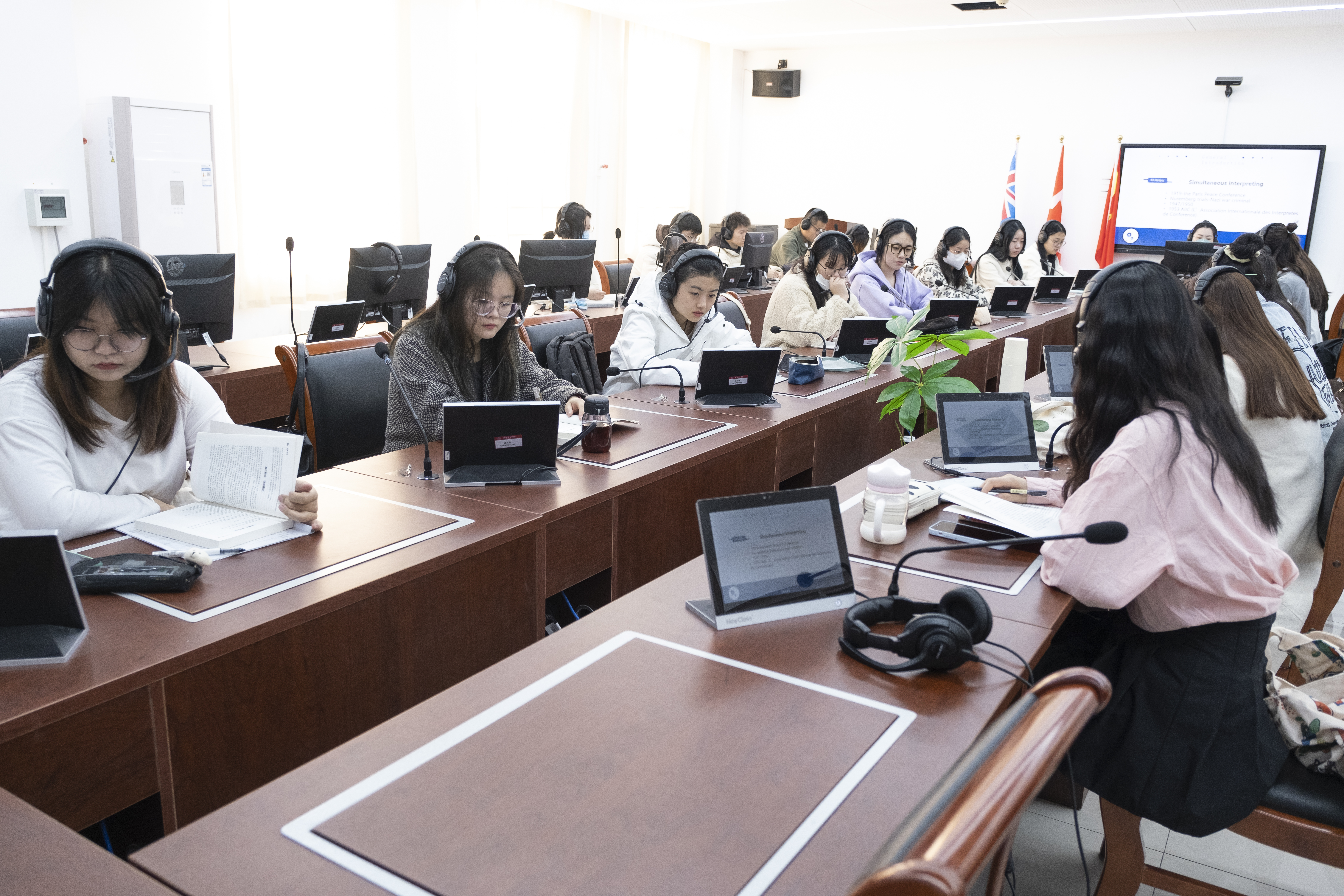 1.专业名称：英语